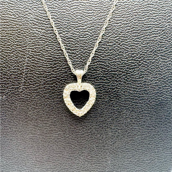 14k White Gold Natural Diamond Heart Pendant Necklace